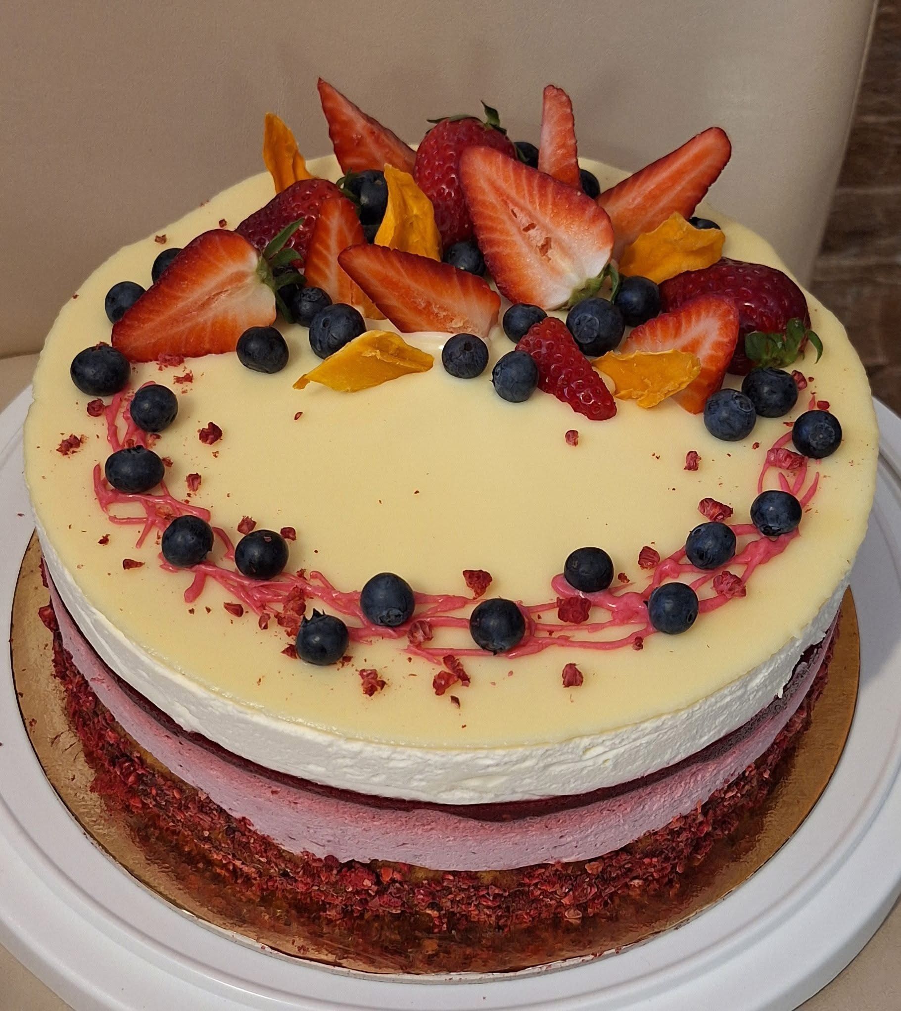Erdei gyümölcsös joghurt mousse torta
