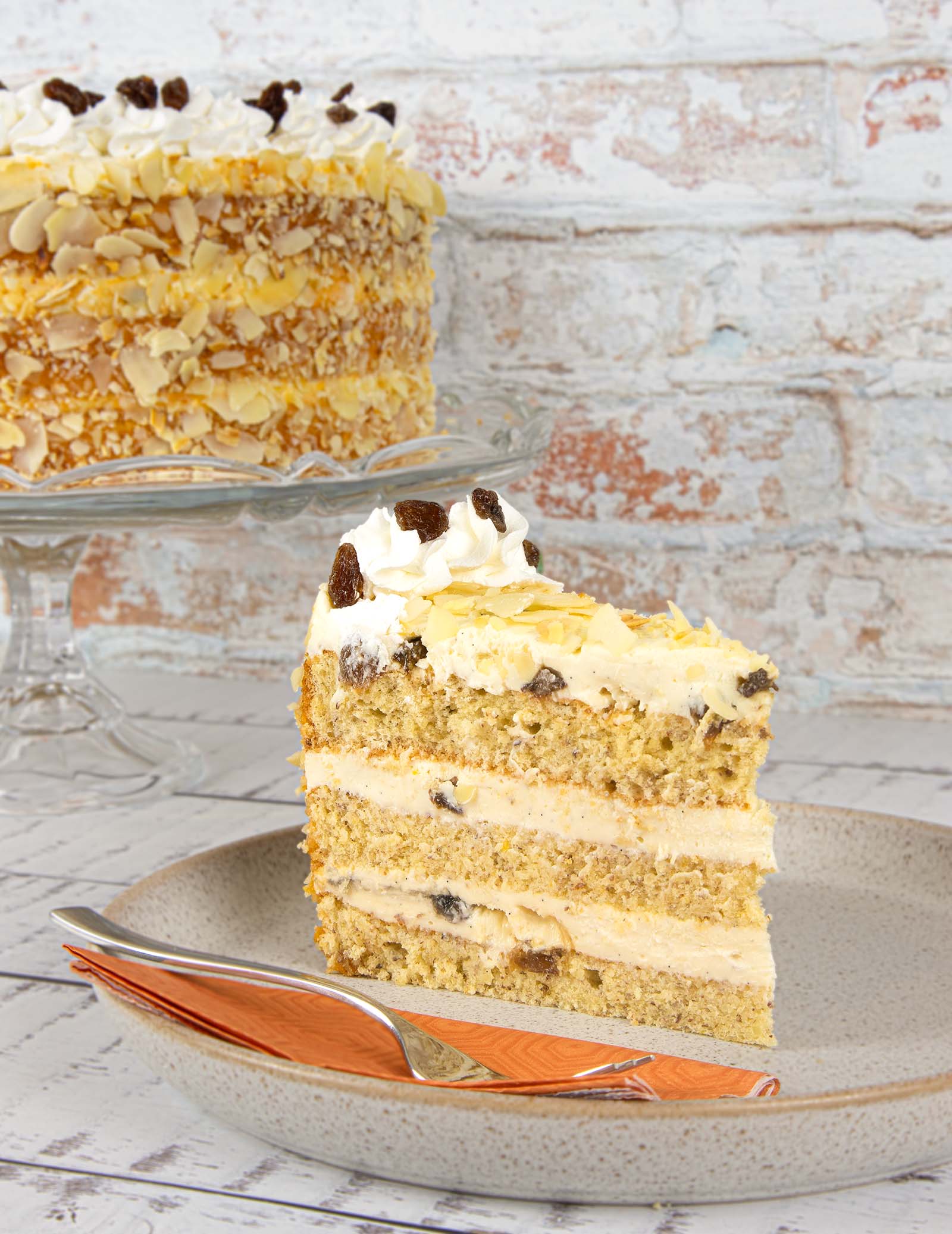 Vaníliás mazsolás krémtúró torta