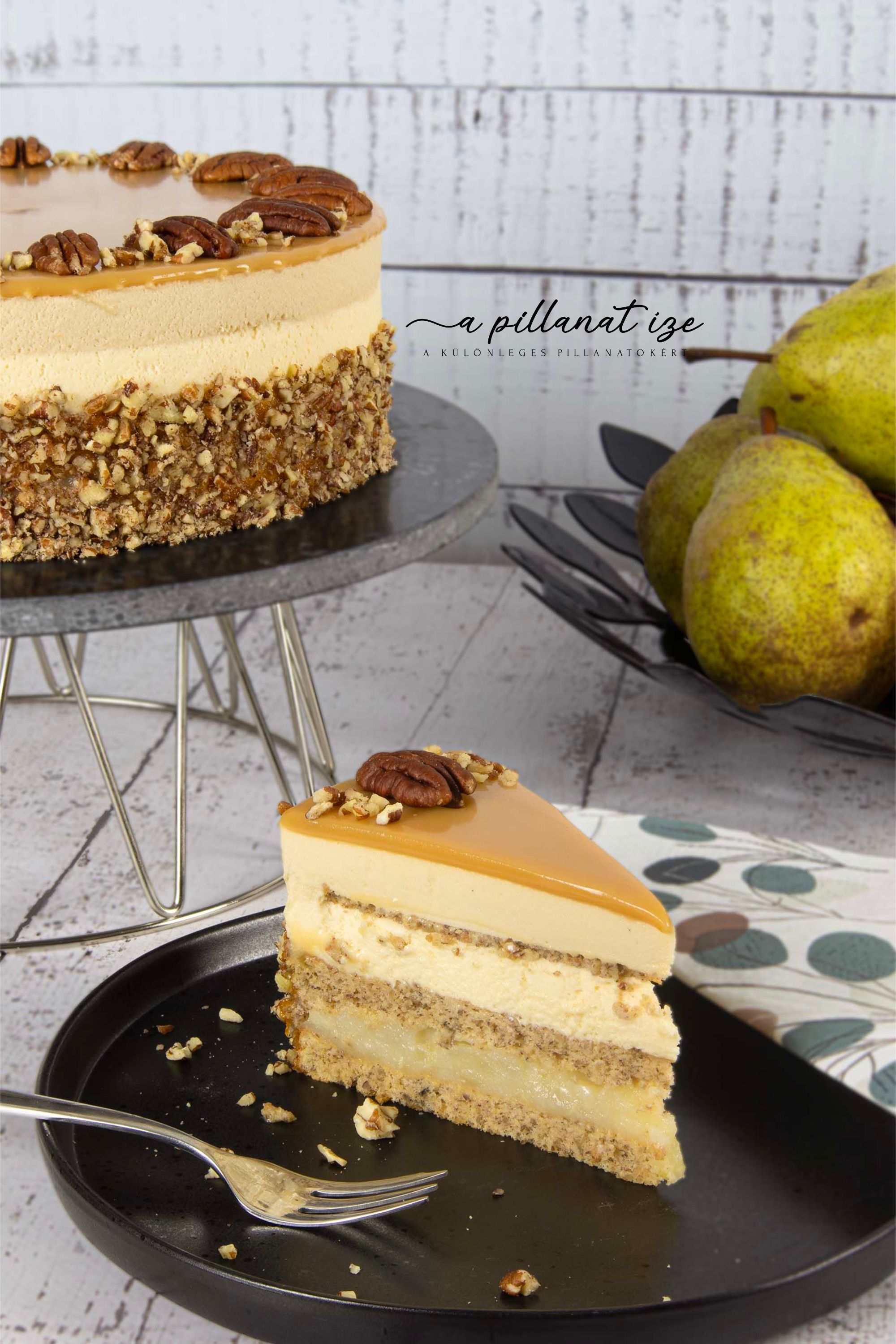 Pekándiós karamell torta gyömbéres körtével