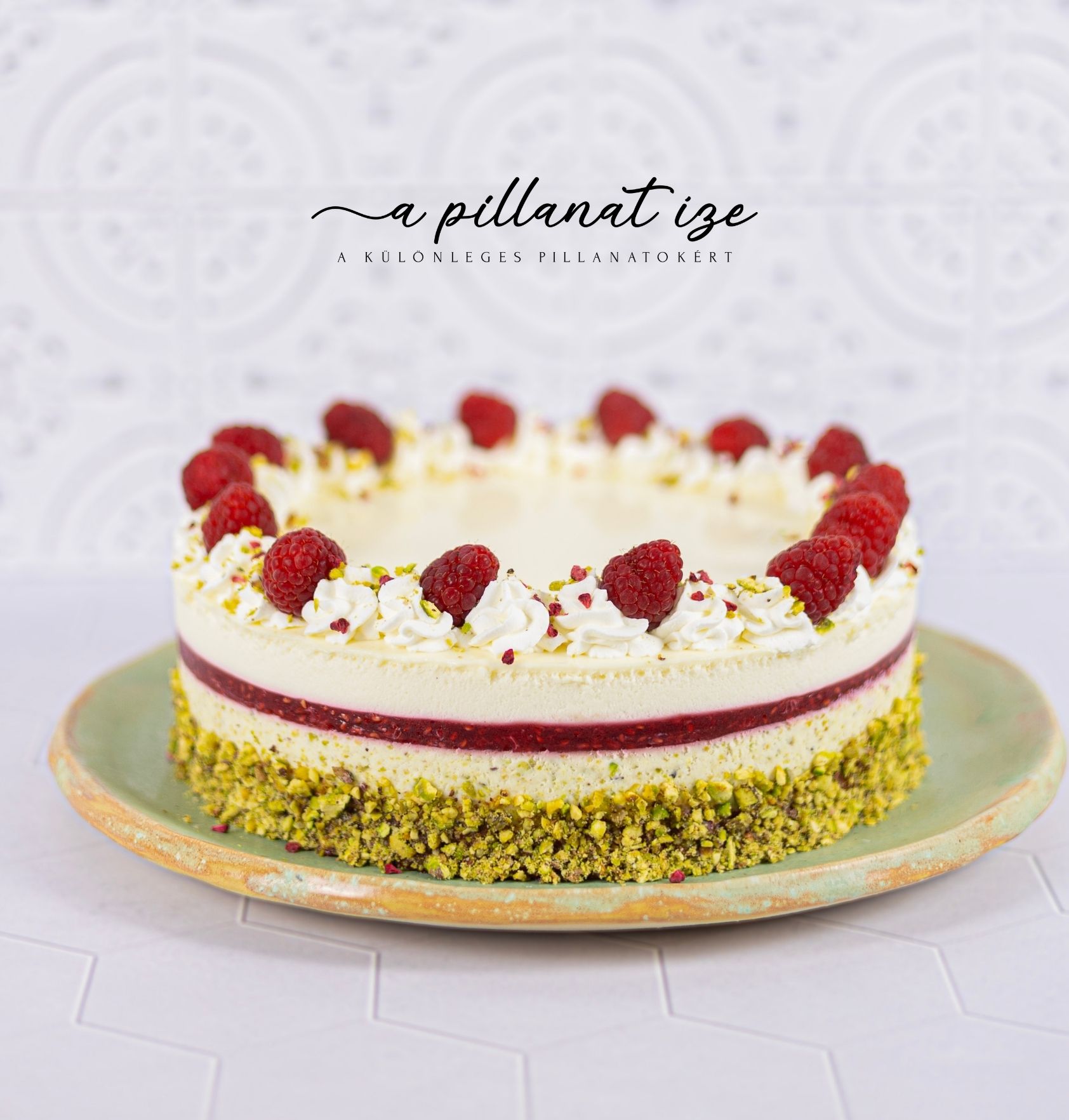 Málnás pisztácia torta ( Alattyán tortája )