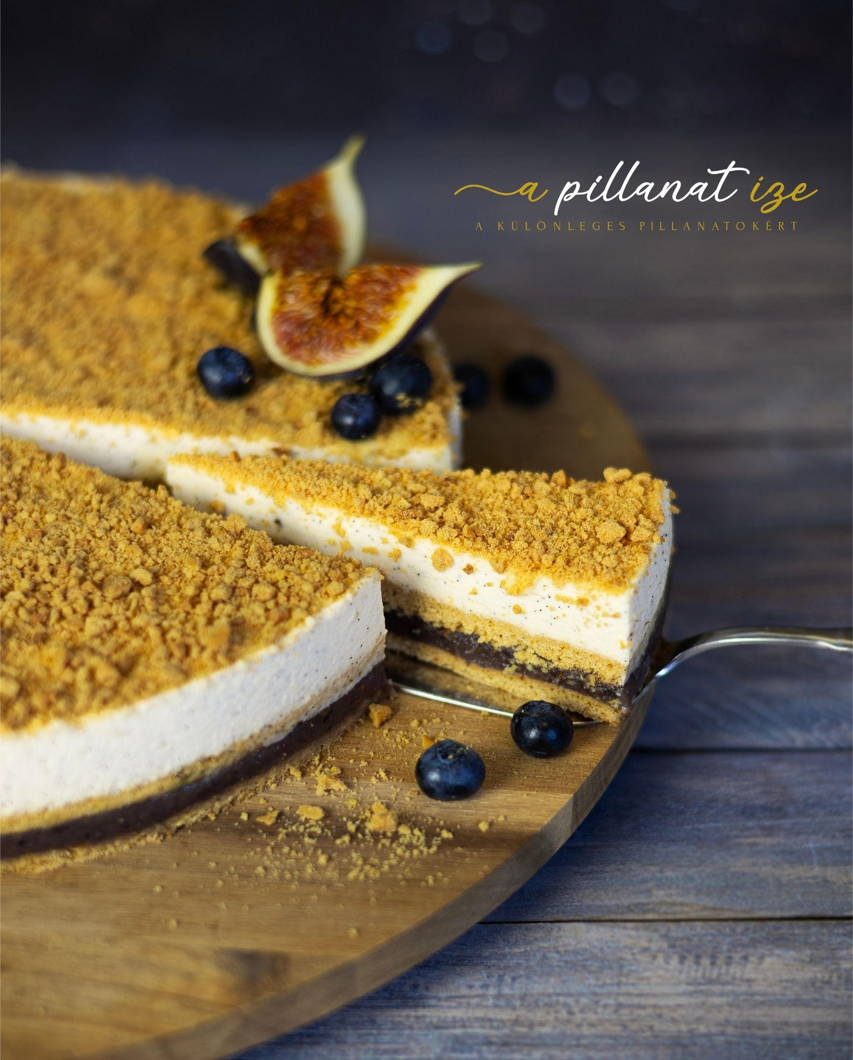 Fügés torta áfonyával és vaníliamousse-szal