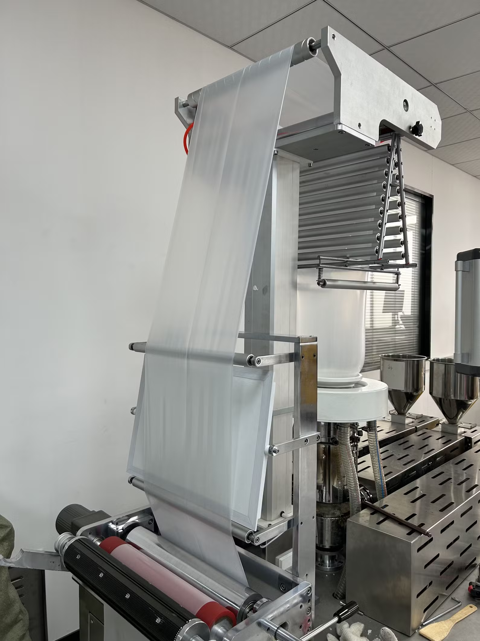 Small Blown Film Extruder for Plastic Masterbatch Testing