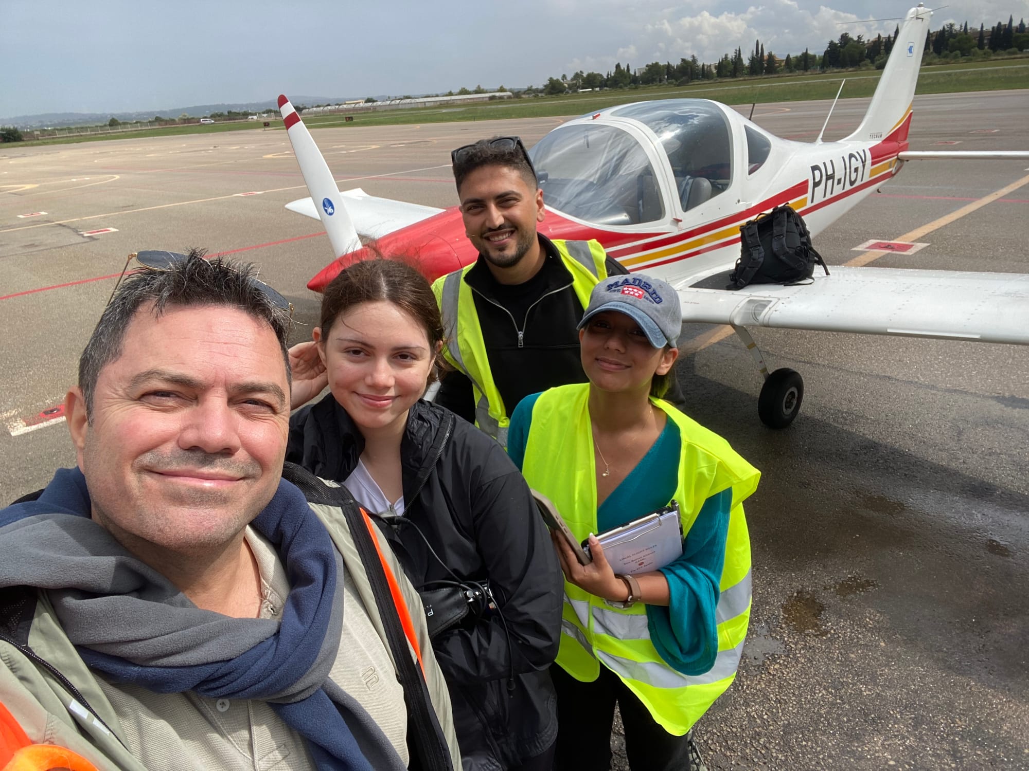 Sara Jones ✈ Aged 15 years old; youngest female student pilot