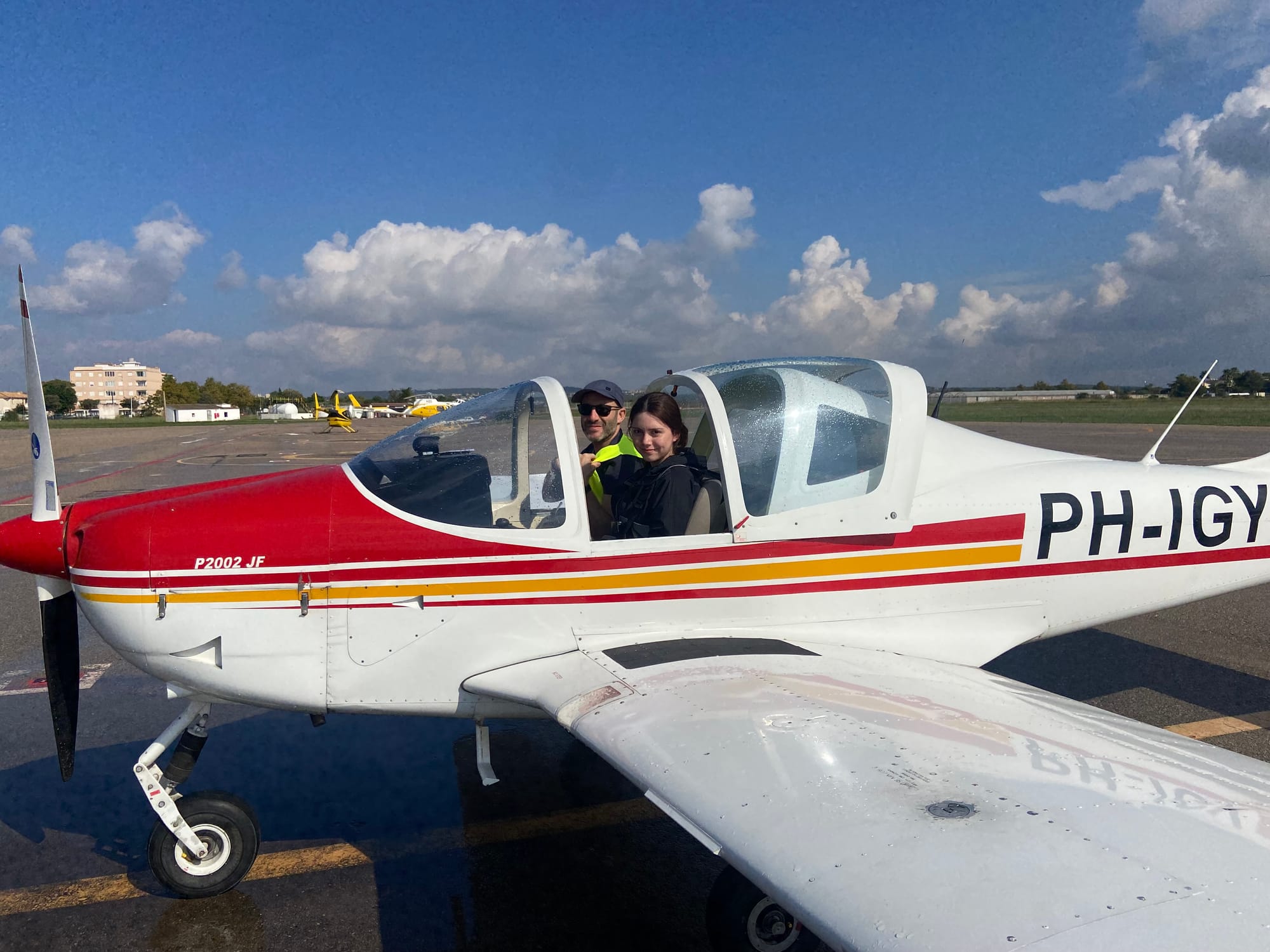 Sara Jones ✈ Aged 15 years old; youngest female student pilot