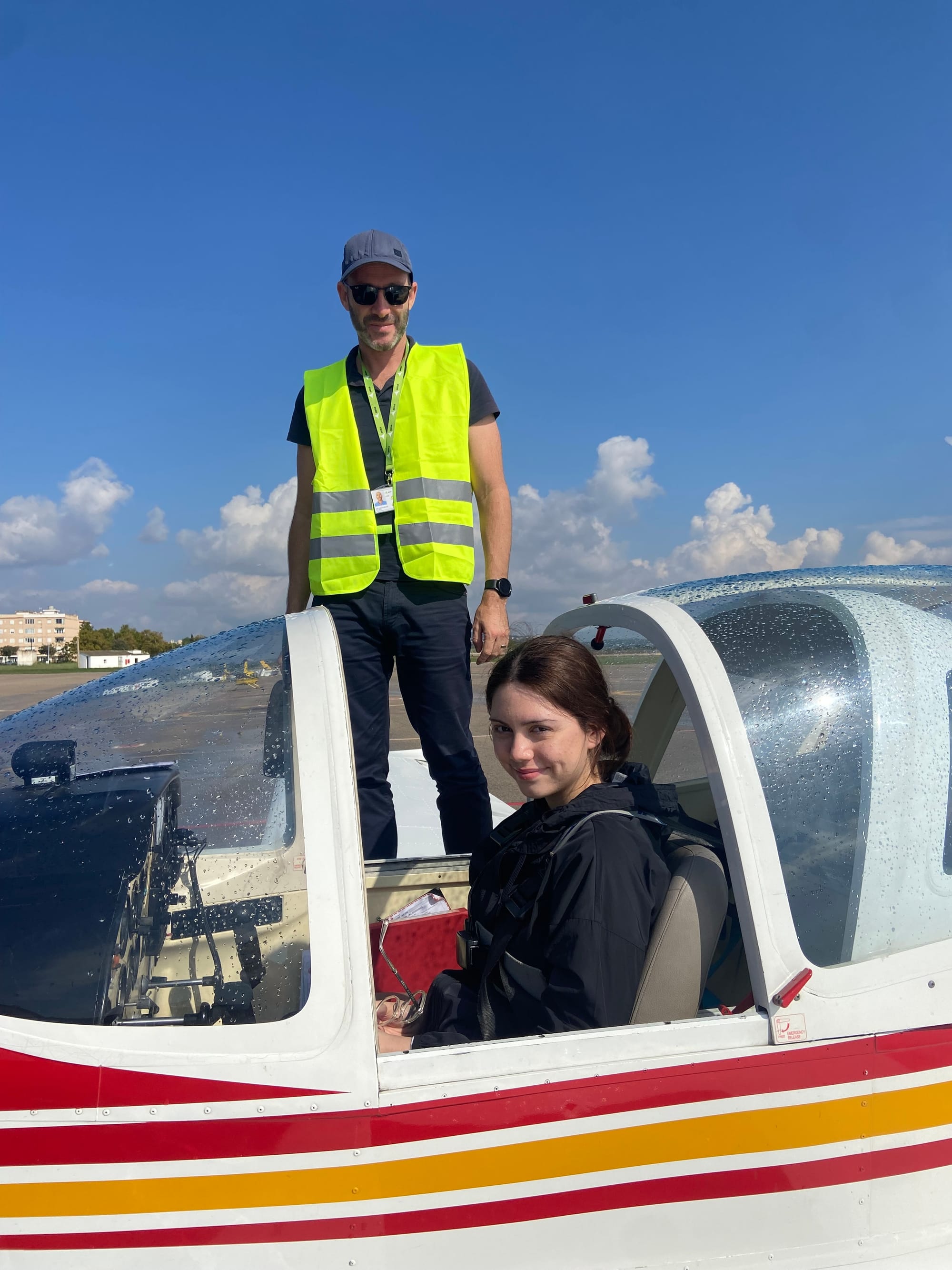 Sara Jones ✈ Aged 15 years old; youngest female student pilot