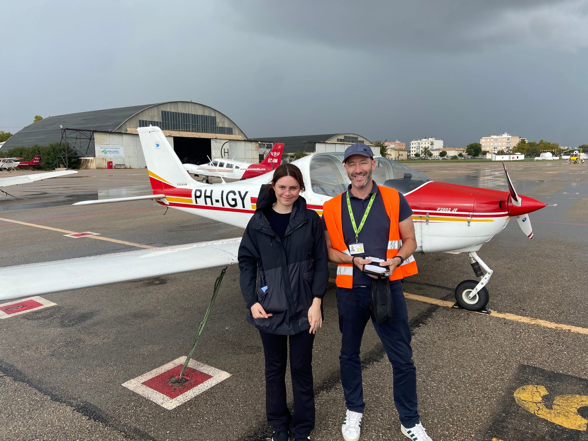 Sara Jones ✈ Aged 15 years old; youngest female student pilot
