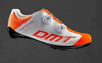 Scarpe ciclismo DMT R1 Summer leggere e traspiranti per alte prestazioni su strada. Bianco ed arancio fluo