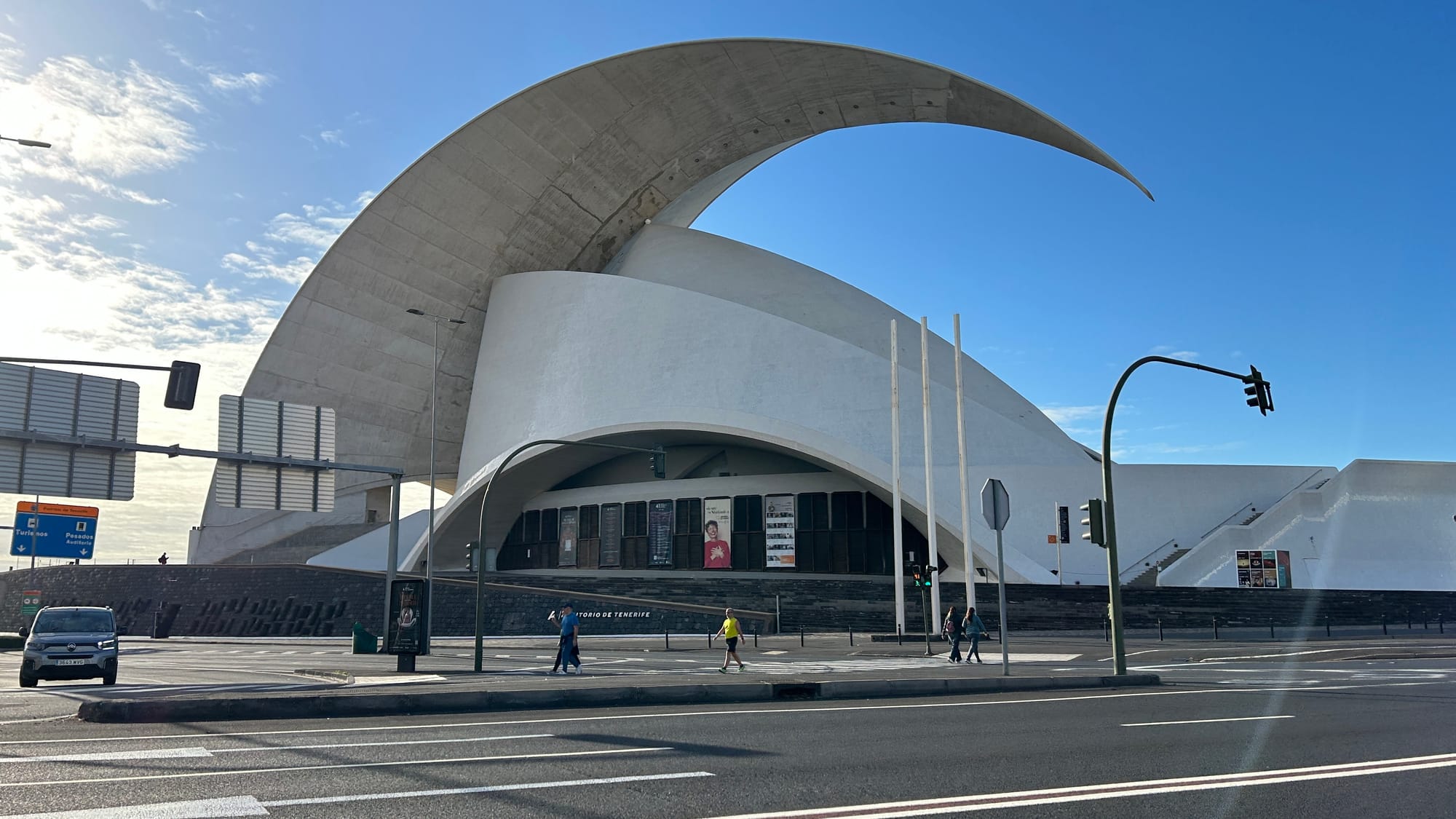 "Tenerife oltre la formazione: un viaggio tra natura, cultura e tradizioni locali"