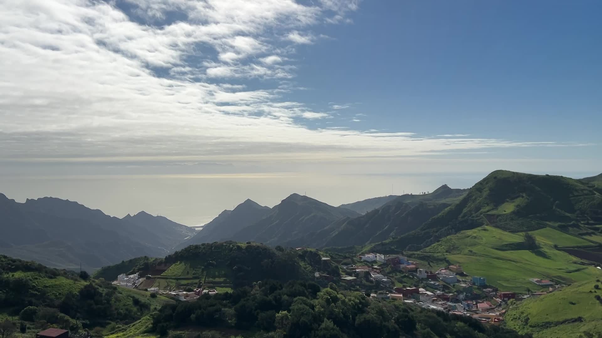 "Tenerife oltre la formazione: un viaggio tra natura, cultura e tradizioni locali"