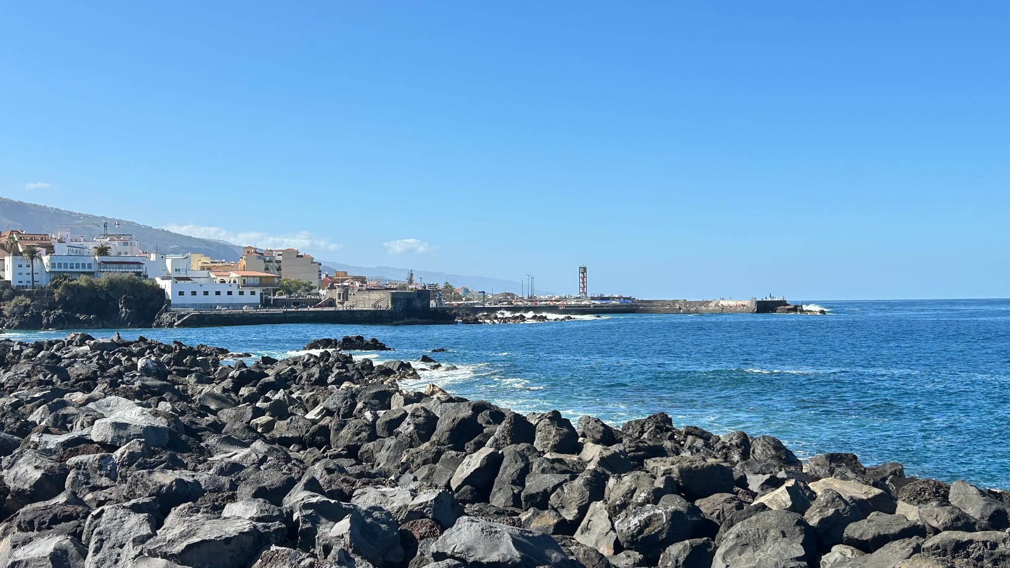 "Tenerife oltre la formazione: un viaggio tra natura, cultura e tradizioni locali"