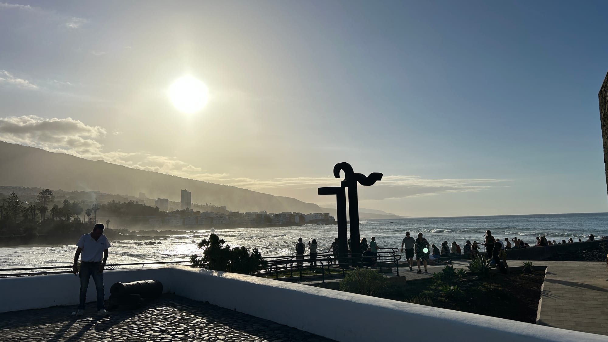 "Tenerife oltre la formazione: un viaggio tra natura, cultura e tradizioni locali"
