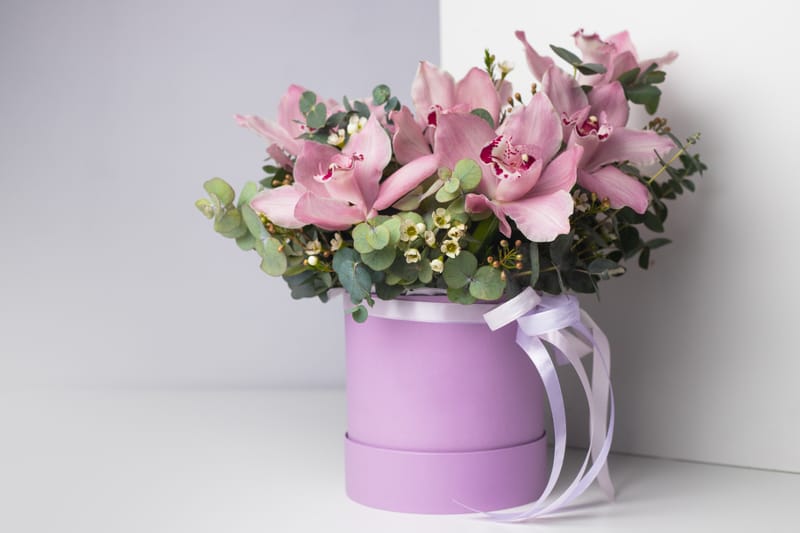 Karácsonyi elegáns orchideás ajándékdoboz