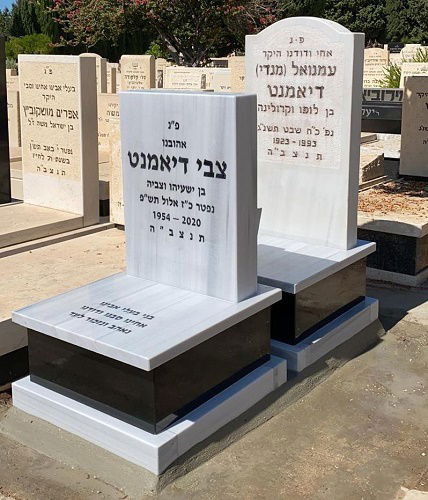 2 מצבות חצי צמודות משיש וגרניט שחור על חלקה אחת בקטלוג מצבות - 804
