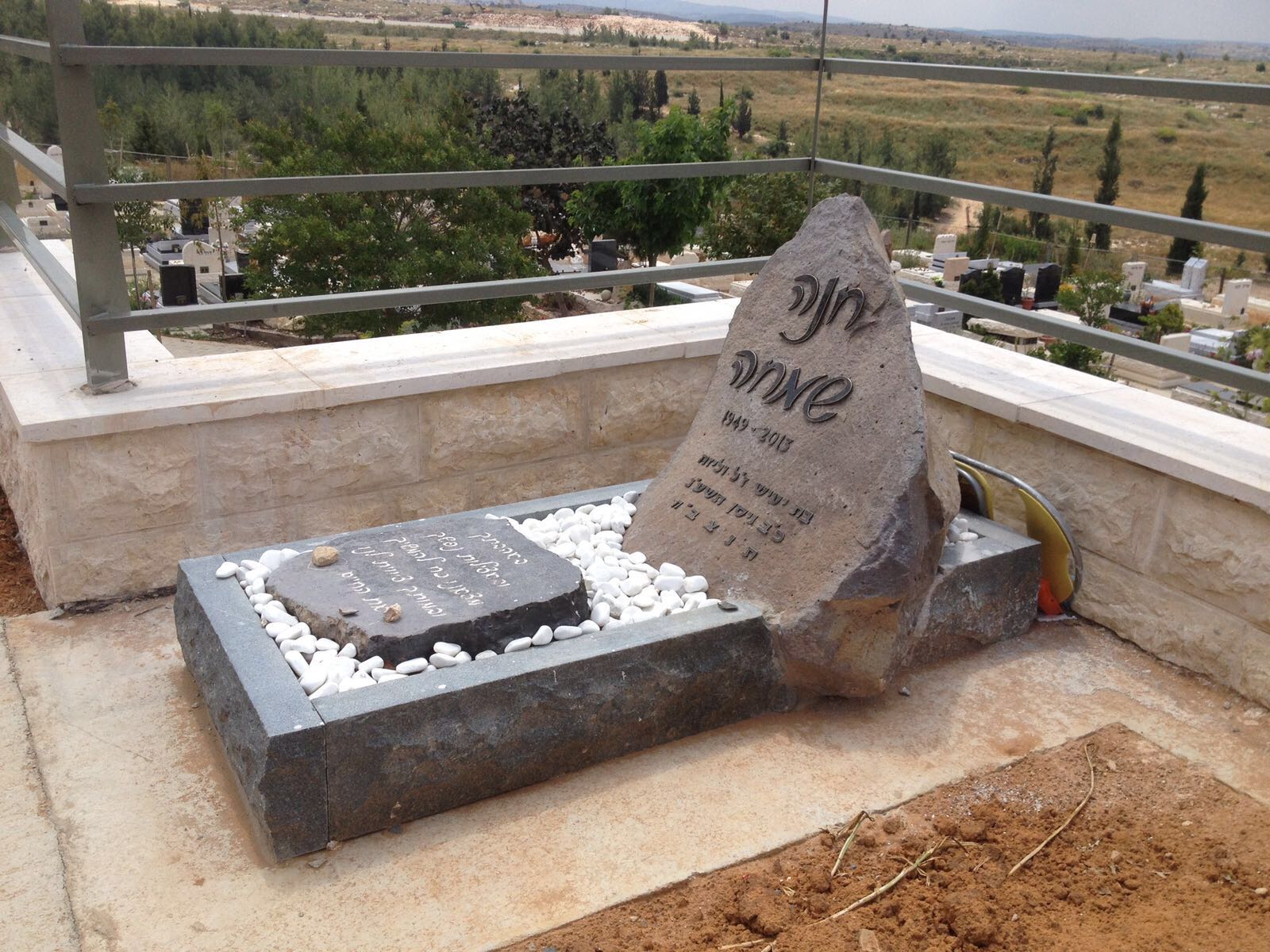 מצבה מאבן טבעית מתוך קטלוג מצבות מאבן טבעית תמונה מספר 2666