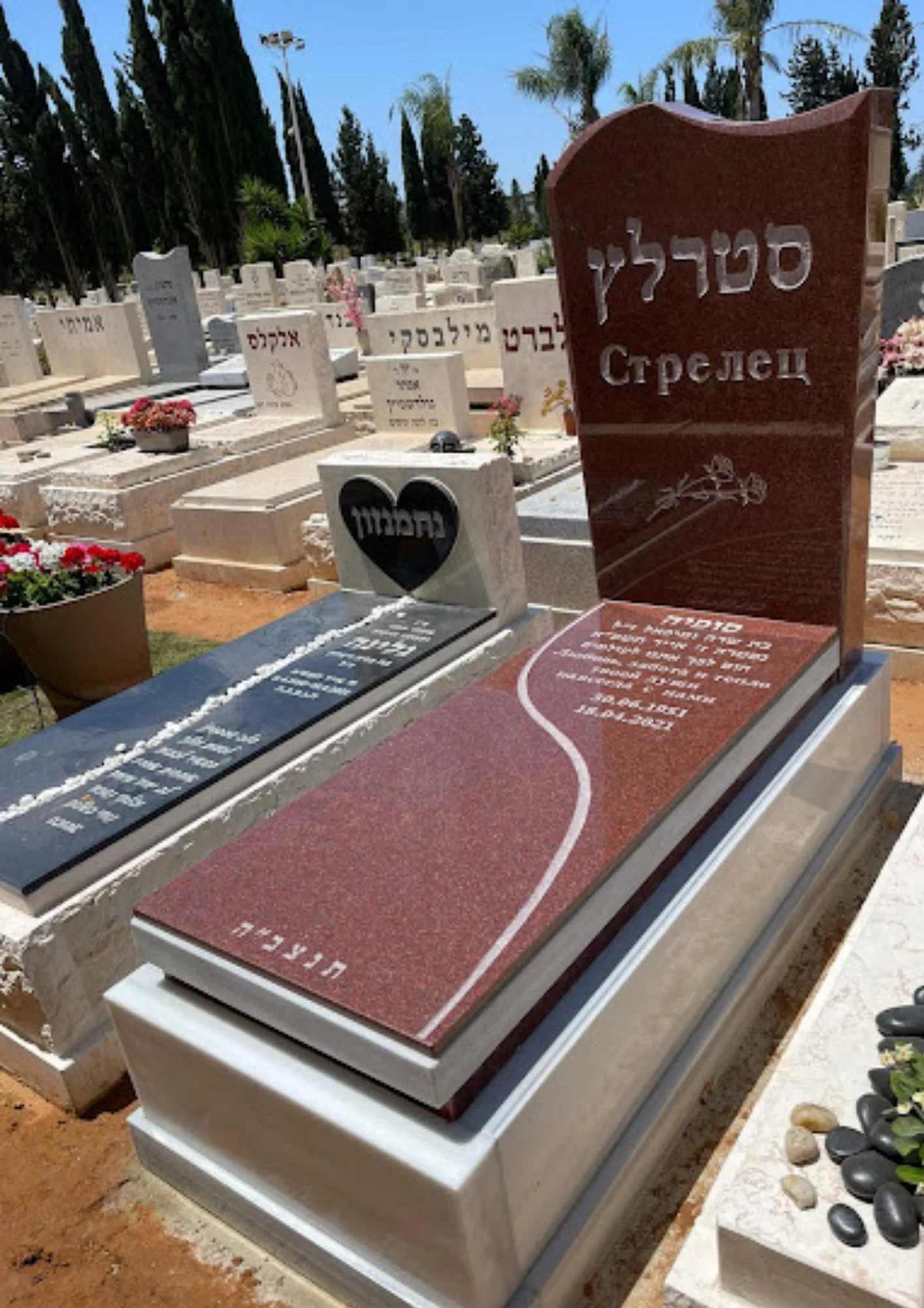 מצבות אבני נצח - דוגמת מצבה 3