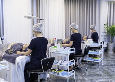 Nghe Ky Thuat Vien Spa: Co Can Ngoai Hinh Khong?