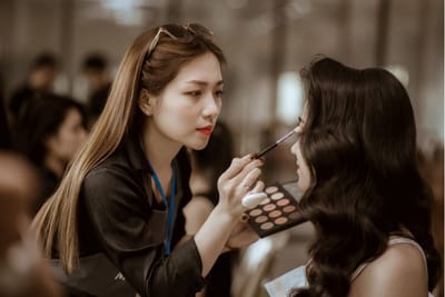 Nghe makeup co thu nhap cao khong