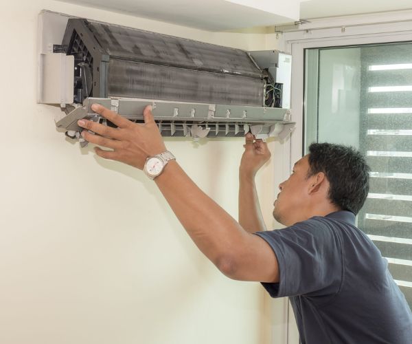 حل مشكلة تسريب مياه من التكييف 