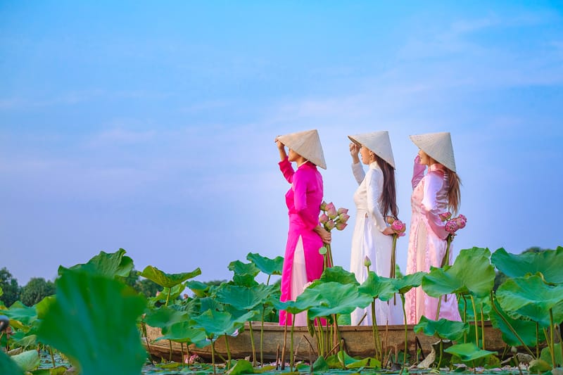 VIETNAM FOOD, TEXTILES & SHOPPING  LADIES TOUR