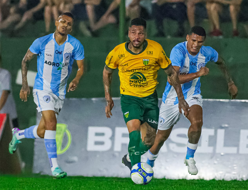 Tubarão marca no último lance, vence o Ypiranga e segue vivo rumo a série B