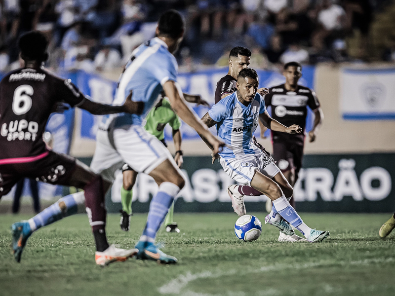 Londrina EC vence a Ferroviária com gol nos acréscimos e segue vivo pelo acesso