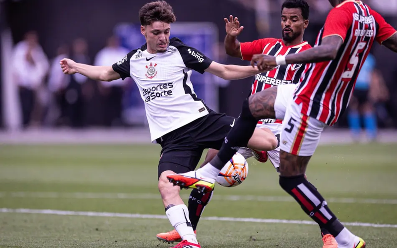 Com gol de Bidon, Corinthians arranca empate no fim contra o São Paulo