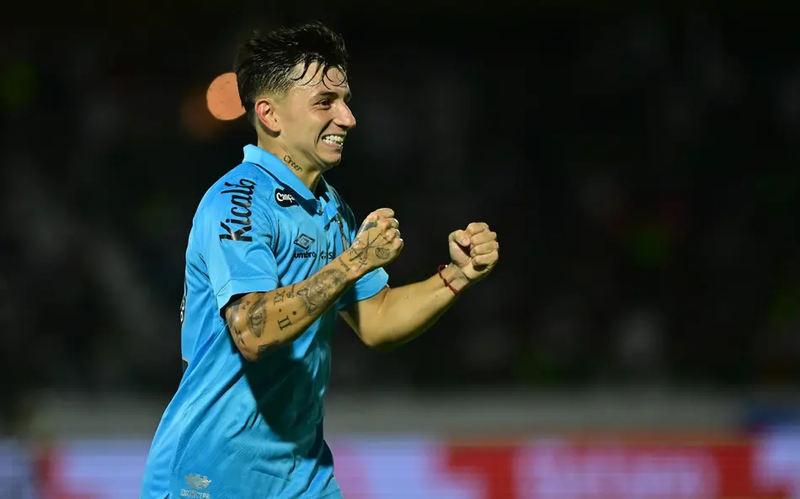 Brazão defende pênalti, mas Santos cede empate ao Guarani no último lance