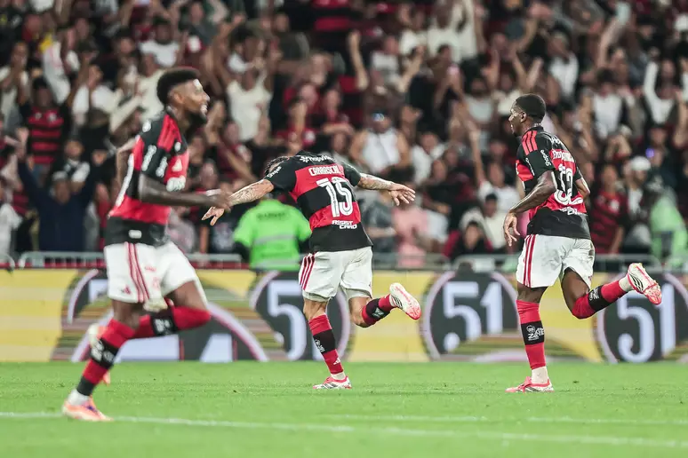 Flamengo vence o Vasco na estreia do time principal no Carioca