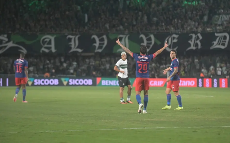 Com gol no fim, RB Bragantino vence o Coritiba na estreia do Brasileirão