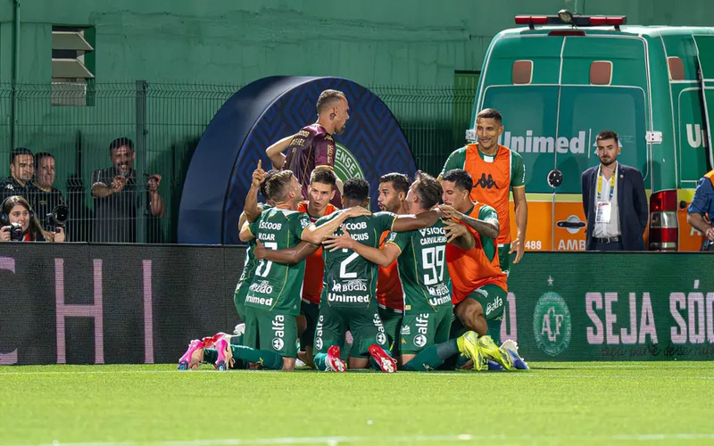 Santos tropeça na estreia do Brasileirão e é derrotado pela Chapecoense