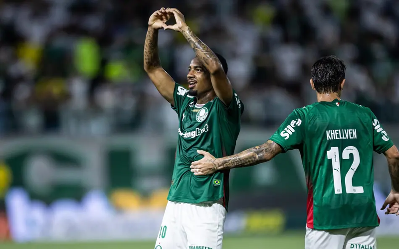 Palmeiras domina primeiro tempo e atropela o Vitória pelo Brasileirão