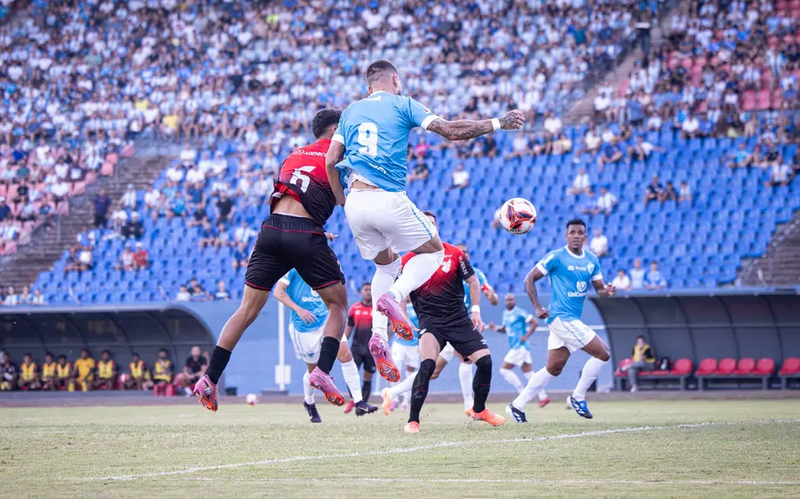 Com quatro gols, Londrina e Athletico empatam na ida da semifinal do Paranaense