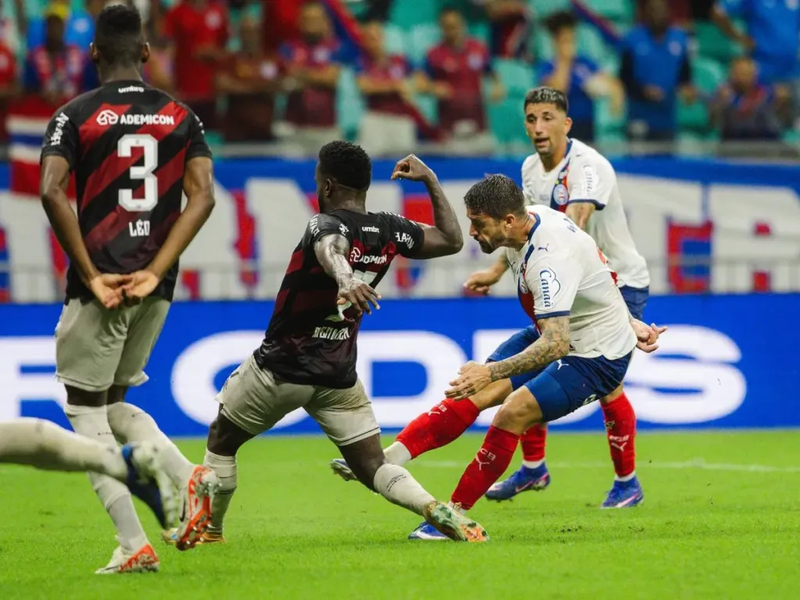 Bahia vence Athletico-PR e embala no Brasileirão