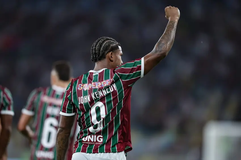 Fluminense vence o Corinthians e assume a vice-liderança do Brasileirão