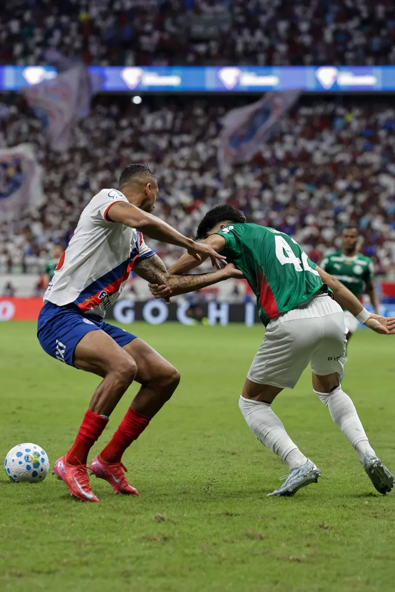 Palmeiras vence o Bahia na Fonte Nova e dispara na liderança do Brasileirão