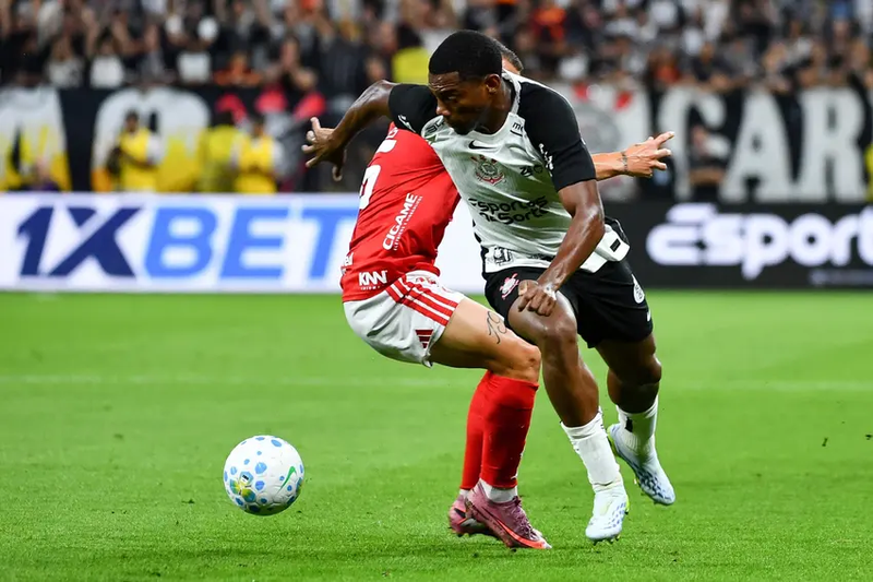 Corinthians perde para o Inter em casa e aumenta pressão em Dorival