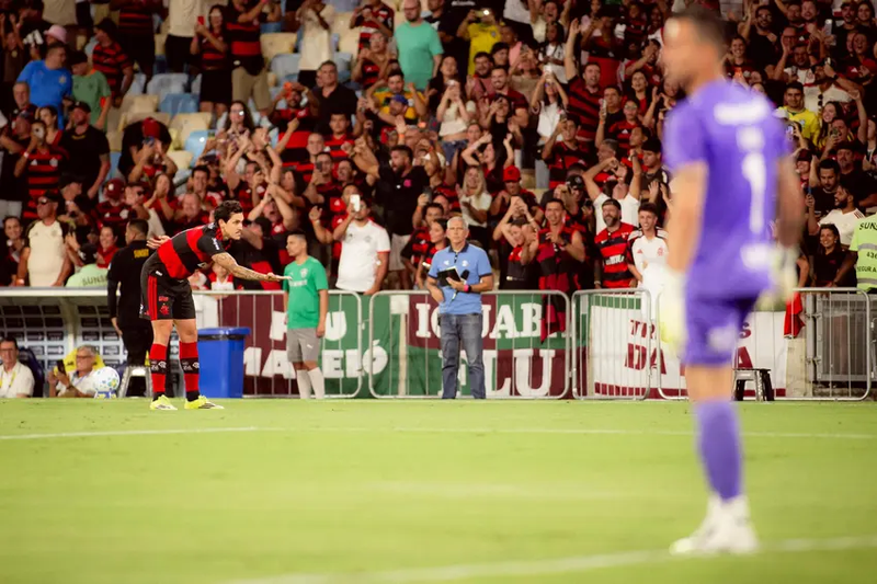 Com dois gols de Pedro, Flamengo vence Fluminense pelo Brasileirão