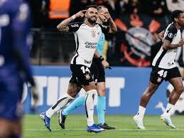 Corinthians bate o Santa Fé e segue invicto sob comando de Diniz