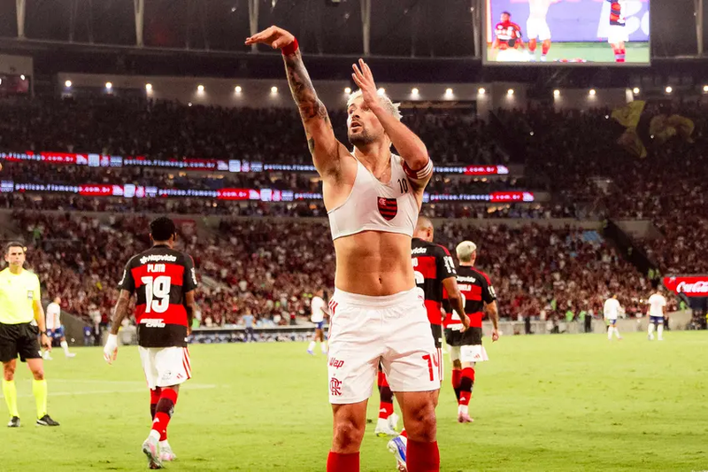 Com gols de Arrascaeta e Paquetá Flamengo vence o Bahia no Maracanã