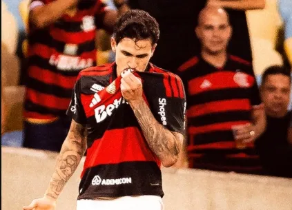 Em jogo de golaços no Maracanã, Flamengo bate o Vitória pela Copa do Brasil