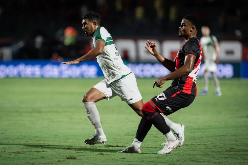Dominante, Vitória goleia Coritiba por 4x1 no Barradão