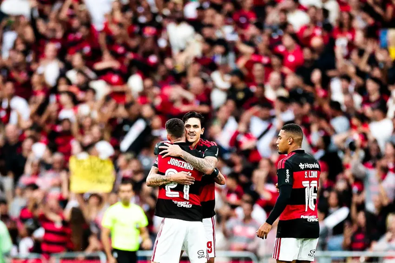 Com Ancelotti no Maracanã, Vasco arranca empate heroico contra o Flamengo