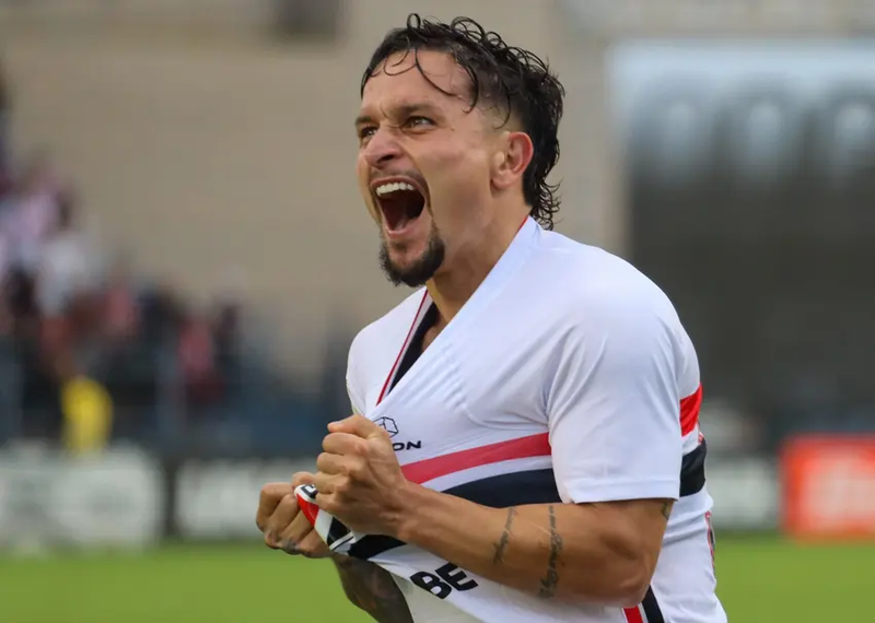 Com gol nos acréscimos, São Paulo e Bahia empatam pelo Brasileirão