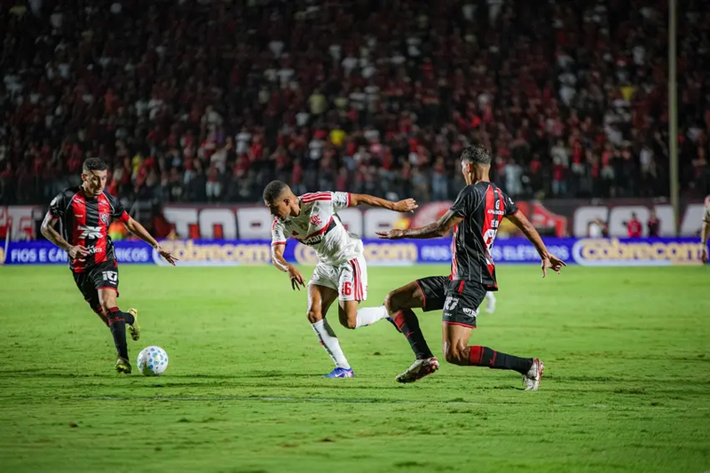 Flamengo passa vexame, perde para o Vitória e é eliminado da Copa do Brasil