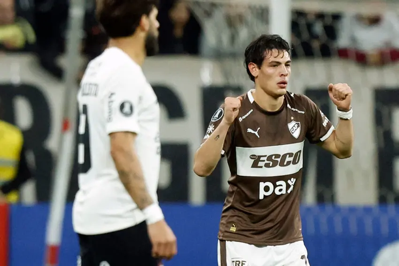 Hugo Souza falha, Platense surpreende e vence o Corinthians pela Libertadores