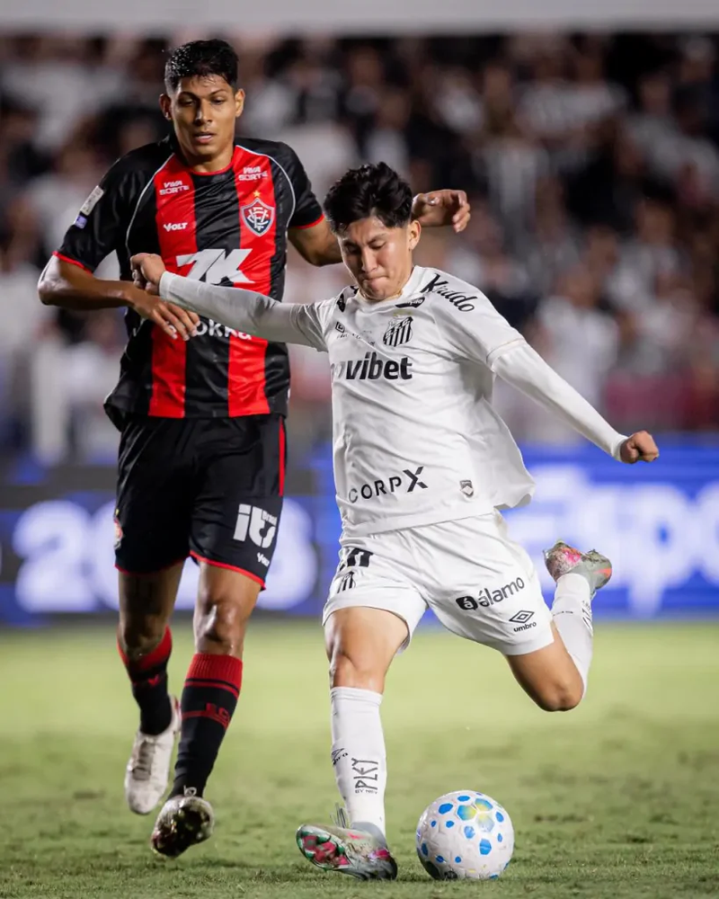 Barreal faz golaço, Santos bate Vitória e deixa Z4 do Brasileirão