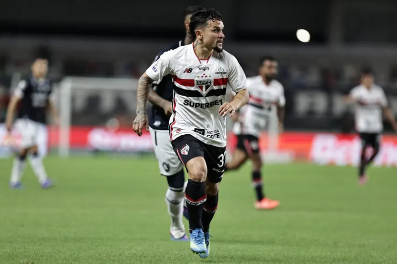 Com gol nos acréscimos, Remo vence o São Paulo no Mangueirão