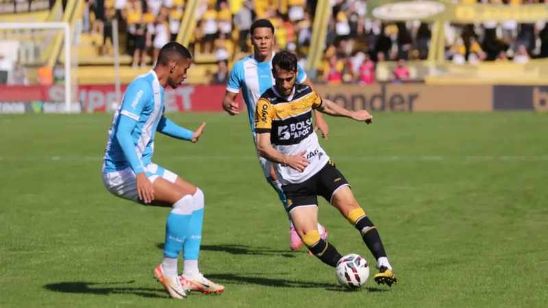 Com desfalques, Londrina EC leva gol cedo e é derrotado pelo Criciúma