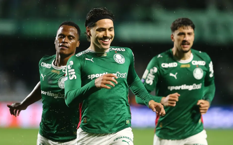 Palmeiras vence Coritiba com dois de Mauricio e segue em vantagem no Brasileirão