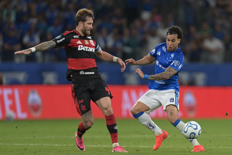 Cruzeiro e Flamengo empatam no Mineirão pelas oitavas da Libertadores